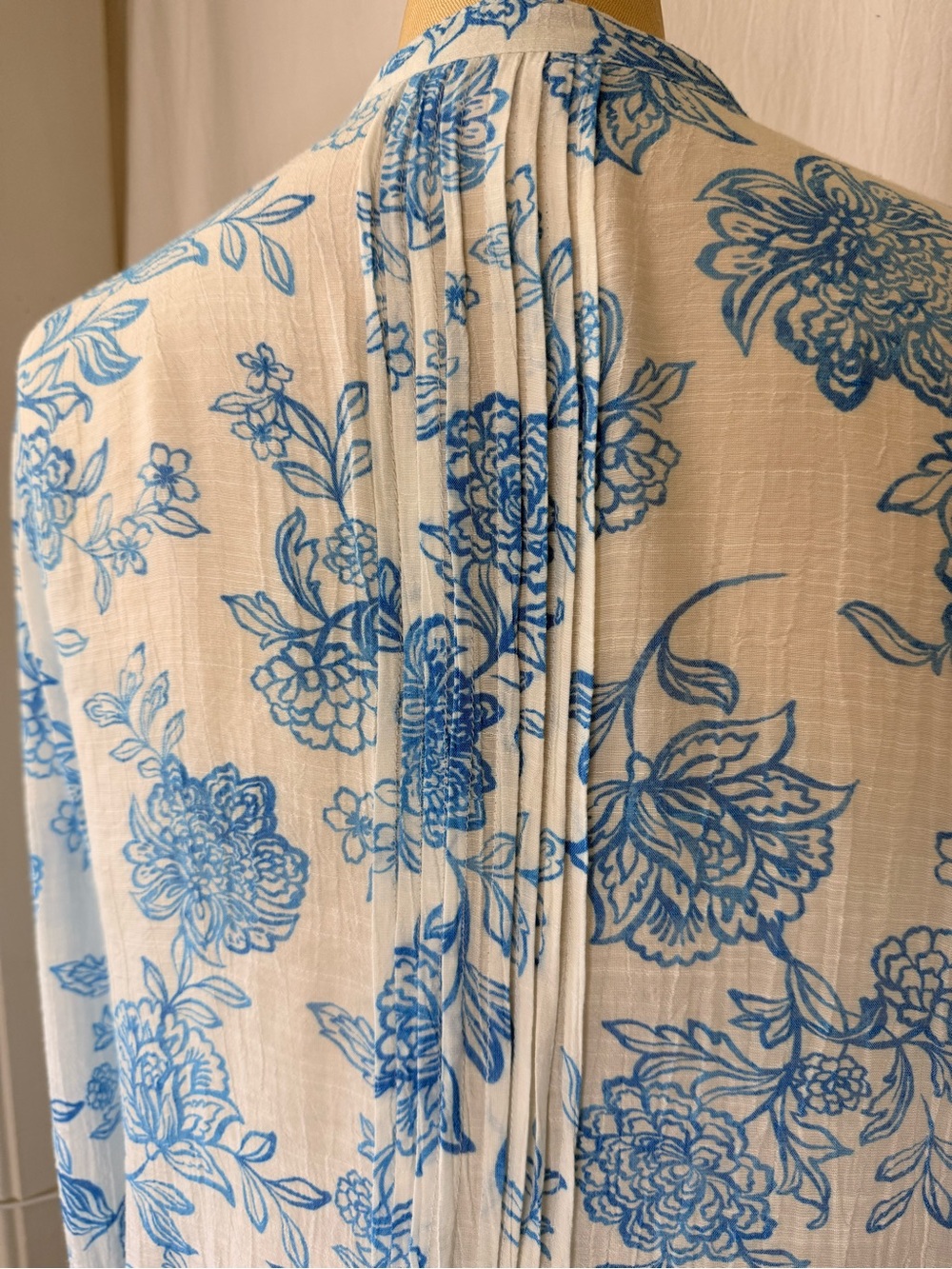 Nanette Lepore, Floral Toile Inspired Crinkle Blouse sz S - Picture 5 of 7